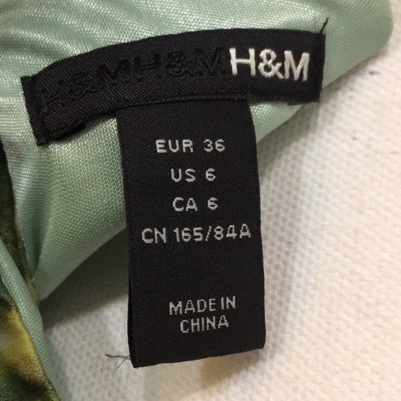 Green floral flutter sleeve dress - Picture 3 of 3